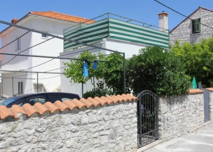 Three Bedroom A4 2 * Supetar